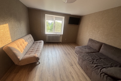 Сдаётся двухкомнатная квартира в центре Слуцка для командировочных работников от 1 до 5 человек. Работа с организациями по безналичному расчёту.